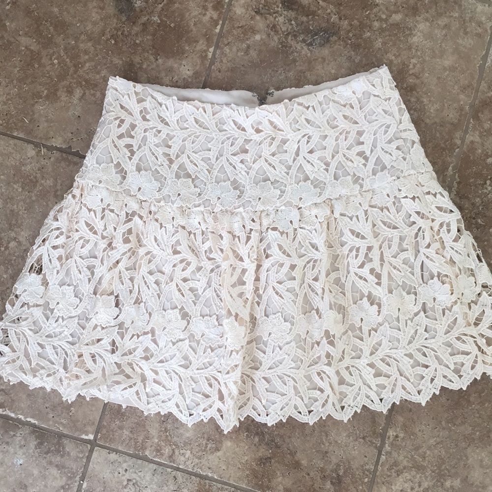 Alice + Olivia off-white lace skirt